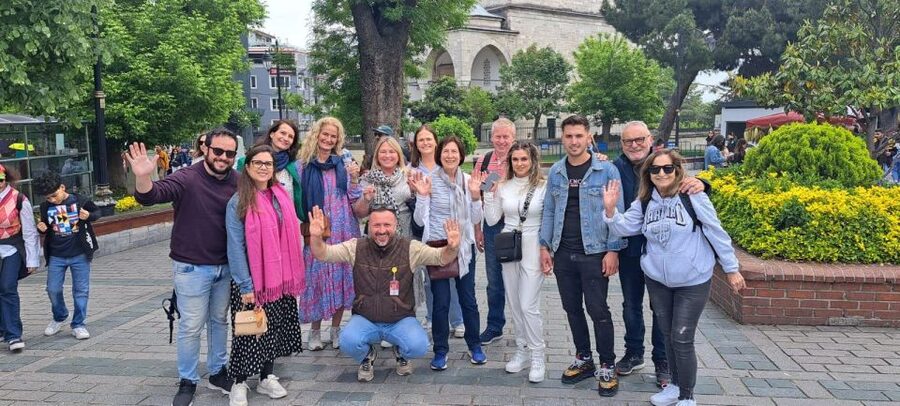 Istanbul: Full-Day City Highlights Tour with Lunch - Sultanahmet Square and the Blue Mosque: your one-two punch