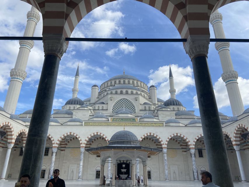 Istanbul: Full-Day Imperial & Asia Small Group Tour - Lunch in Sultanahmet: 4 courses that keep the day on track