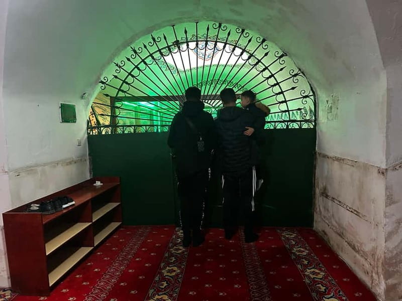 Istanbul: Full Day Islamic Sahaba Tour with Lunch & Transfer - Eyup Sultan Mosque & Cemetery: The Emotional Center of the Day