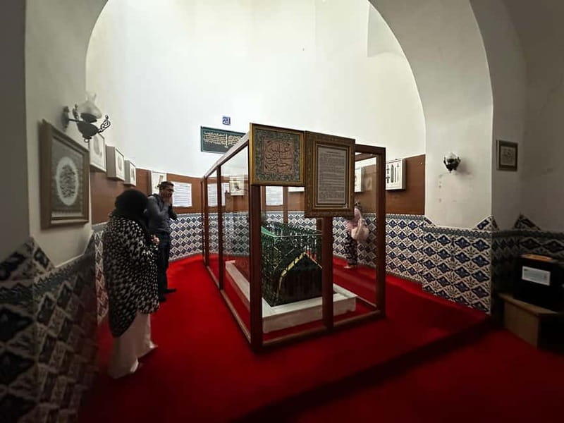 Istanbul: Full Day Islamic Sahaba Tour with Lunch & Transfer - Lunch in Eyup Sultan: Fuel Without Overcomplicating It