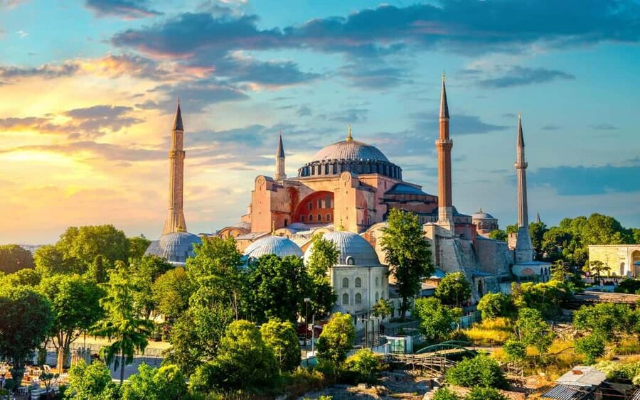 Istanbul: Full-Day Old City Tour And Sunset Bosphorus Cruise - Hagia Sophia and Sultanahmet Square: The Classic Istanbul Cluster