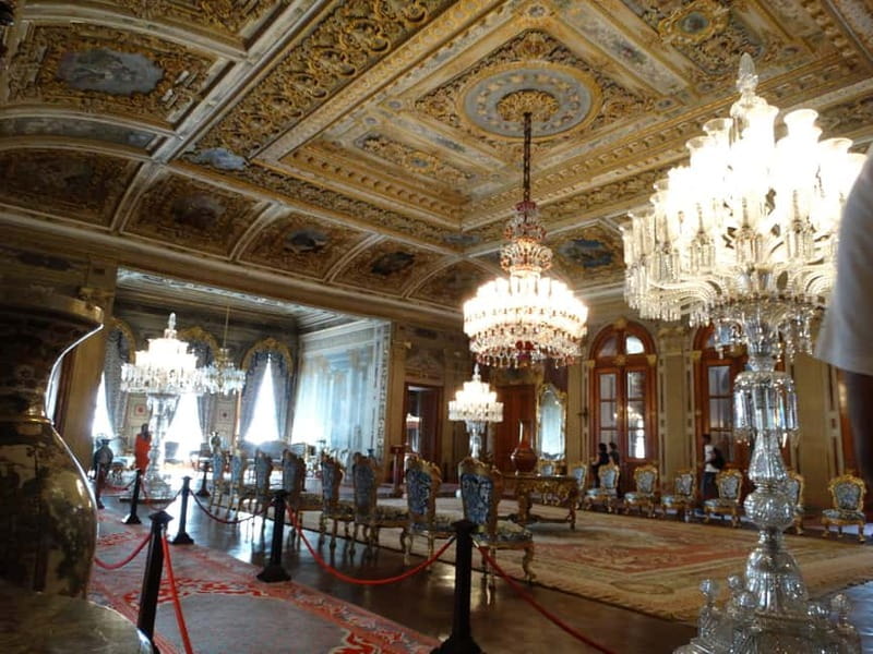 Istanbul: Full-Day Tour with Dolmabahce & Bosphorus Cruise - Dolmabahce Palace: Glamour, Power, and the Last Ottoman Chapter