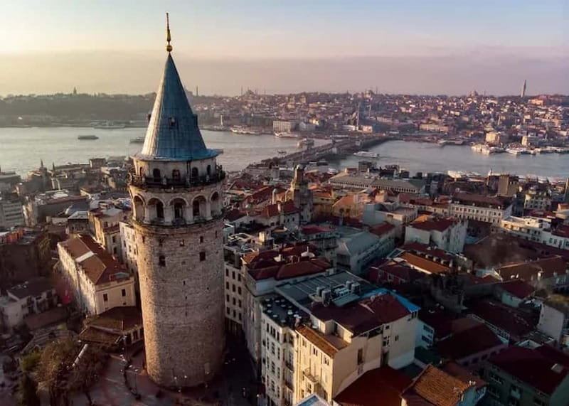 Istanbul: Galata Tower Entry Ticket with Audio Guide - The views: Golden Horn, Bosphorus, and the sunset timing move