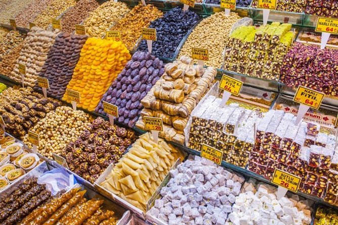 Istanbul Grand Bazaar and Egyptian Bazaar Shopping Tour - Sultanahmet Square: A Short Old-City Pause That Helps the Day Make Sense