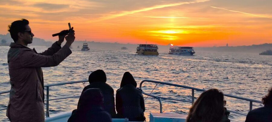 Istanbul: Guided Old City Tour and Bosphorus Sunset Cruise - Sultan Ahmed Mosque and Hagia Sophia: how the skyline tells the story