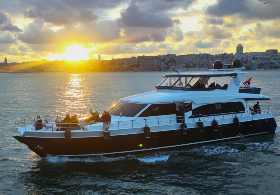 Istanbul: Guided Old City Tour and Bosphorus Sunset Cruise - Lunch at a terrace with a city view, then Grand Bazaar without the chaos
