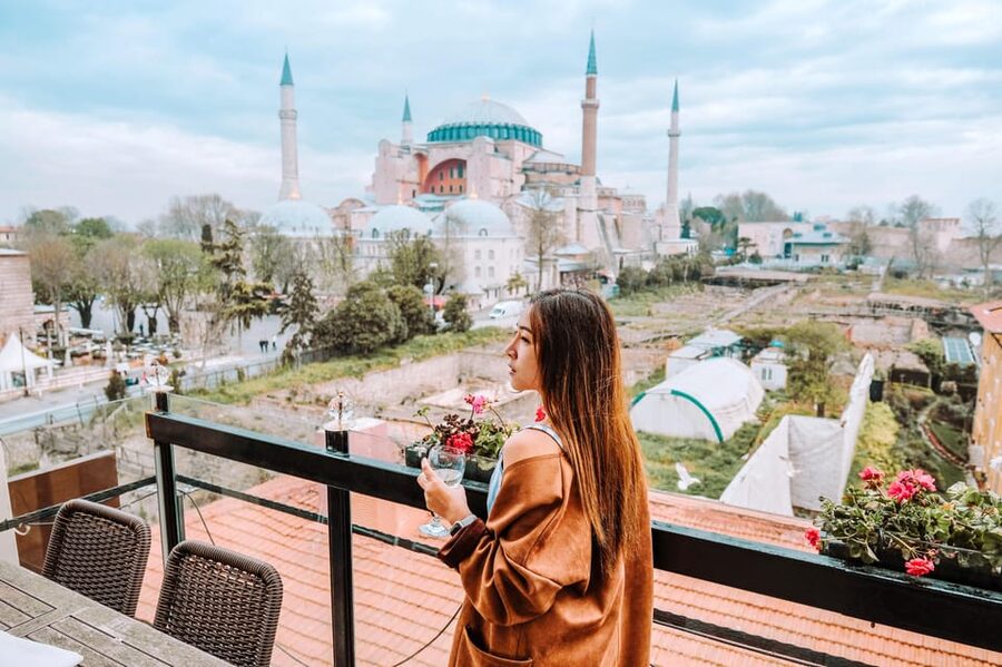 Istanbul: Hagia Sophia, Blue Mosque, & Basilica Cistern Tour - Blue Mosque (Sultan Ahmed Mosque): İznik tiles and the calm inside