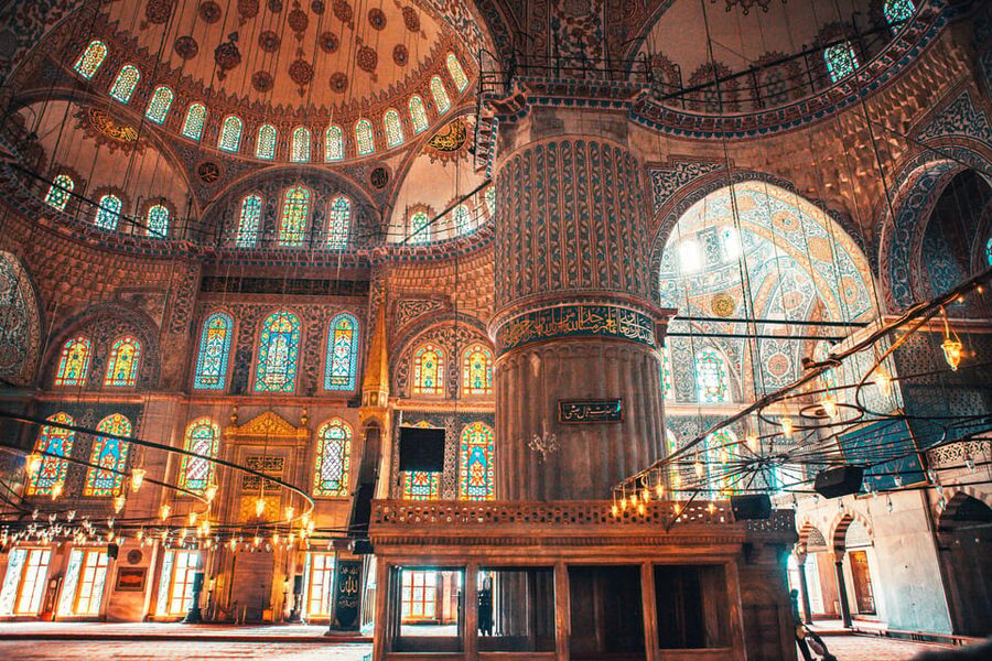 Istanbul: Hagia Sophia, Blue Mosque, & Basilica Cistern Tour - What to bring and wear for Sultanahmet: scarf beats surprises