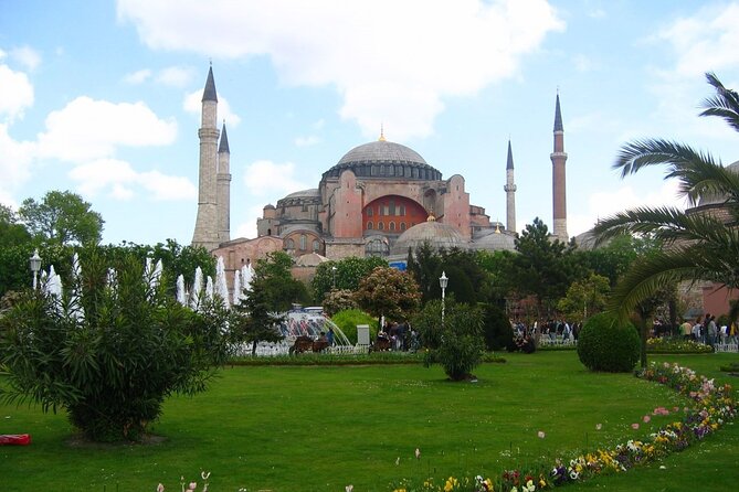 Istanbul: Hagia Sophia & Blue Mosque Guided & Small-Group Tour - Hippodrome: Constantinople’s stage for power, crowds, and old stone leftovers