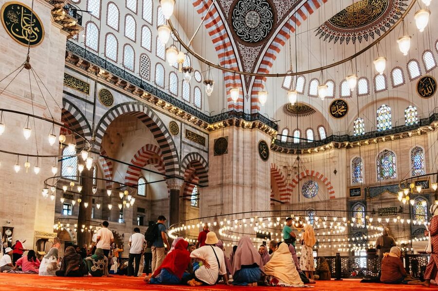 Istanbul: Hagia Sophia, Blue Mosque, Suleymaniye Mosque Tour - The madrasah drink stop: a calmer ending than another souvenir shop