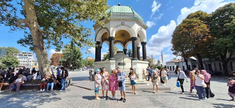 Istanbul: Hagia Sophia & Blue Mosque Tour SMALL GROUP - Finding Your Starting Point in Sultanahmet