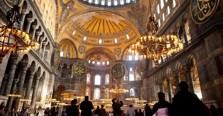Istanbul: Half-Day Highlights Guided Tour with Transfer - A 4-hour loop through Istanbul’s biggest era jump: Byzantine to Ottoman