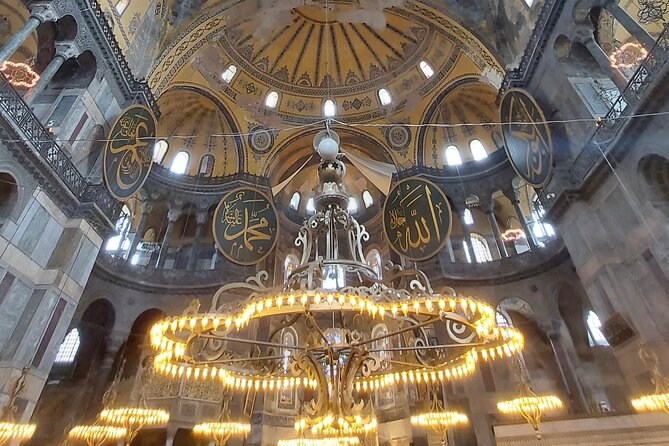 Istanbul Highlights Blue Mosque, Hagia Sophia, Cisterns and More! - Hagia Sophia: a 1,500-year site that takes your attention