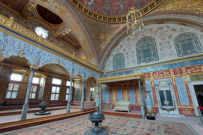 Istanbul Highlights! Blue Mosque, Hagia Sophia, Topkapı and More! - Nakkas textiles stop: history, cistern exhibits, and buying pressure