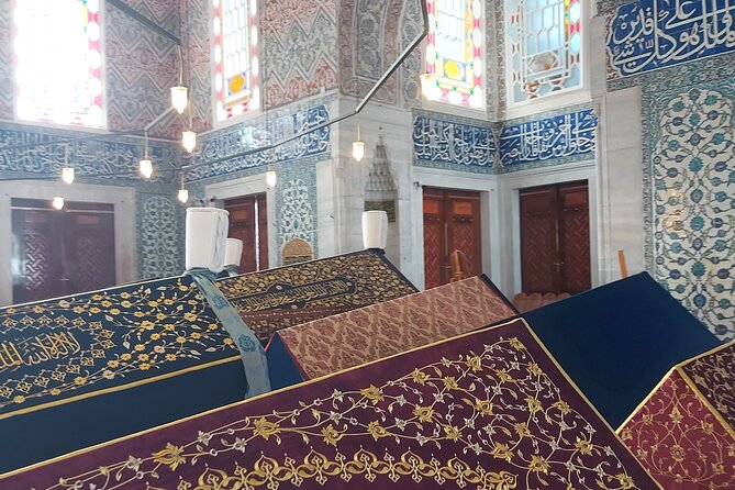 Istanbul Highlights! Blue Mosque, Hagia Sophia, Topkapı and More! - Blue Mosque, Obelisk of Theodosius, and the column trio