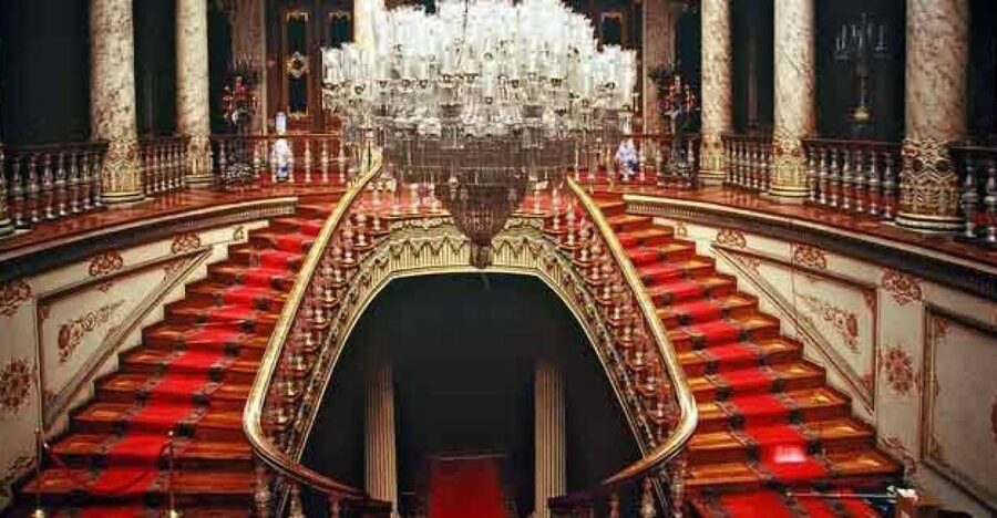 Istanbul Highlights: Two Continents Half-Day Tour - Dolmabahçe Palace: Ottoman power meets European art