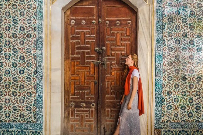 Istanbul Instagram Tour: Famous Spots (Private & All-Inclusive) - Sultanahmet Square: A Walk-Through Moment for Your Bearings