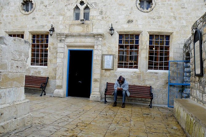 Istanbul Jewish Quarter Walking Tour - Schneidertempel (Tailor’s Synagogue) Art Gallery: when old walls get a second life