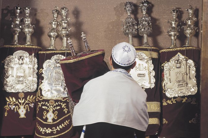 Istanbul Jewish Quarter Walking Tour - Ari Ashkenazi Synagogue: seeing the only currently active Ashkenazi life in Istanbul