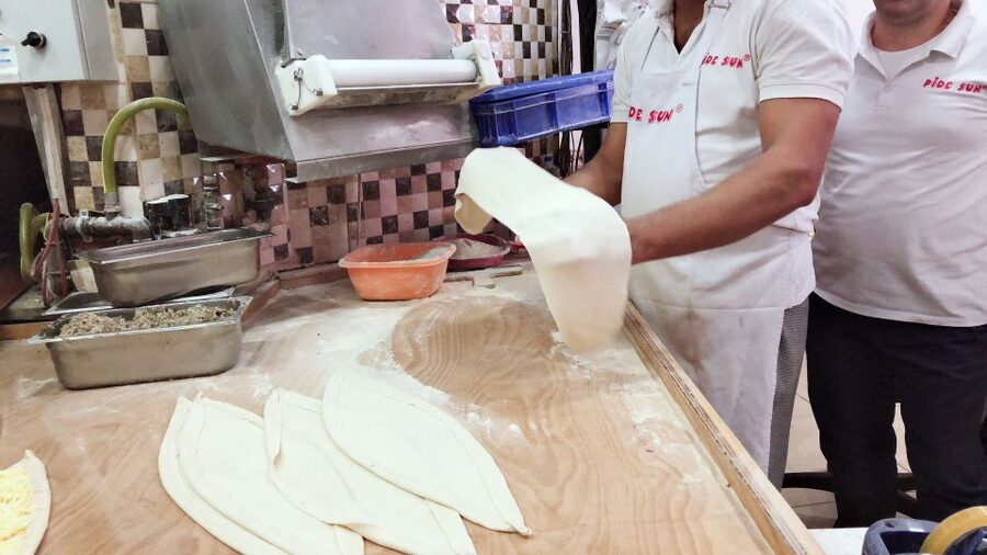 Istanbul: Kadikoy Food Tour with 12+ Delicacies Tastings - Lahmacun: The Crispy Turkish Pizza First Bite