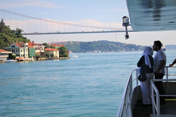 Istanbul Lunch Cruise on Bosphorus and Black Sea - Lunch on the Boat: Mezes, Seating, and How to Get the Most