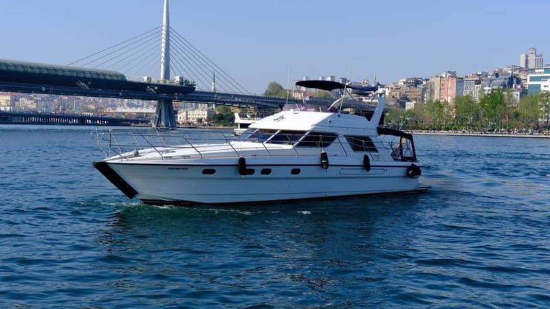 Istanbul: Luxury Yacht on Bosphorus - Picking your pier: Eminönü or Karaköy and the office next to the water