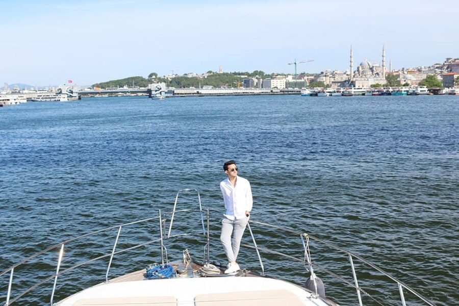 Istanbul: Luxury Yacht Tour at Sunset w Snacks - Your Launch Point at Kabataş: How to Find the Dock Without Guesswork