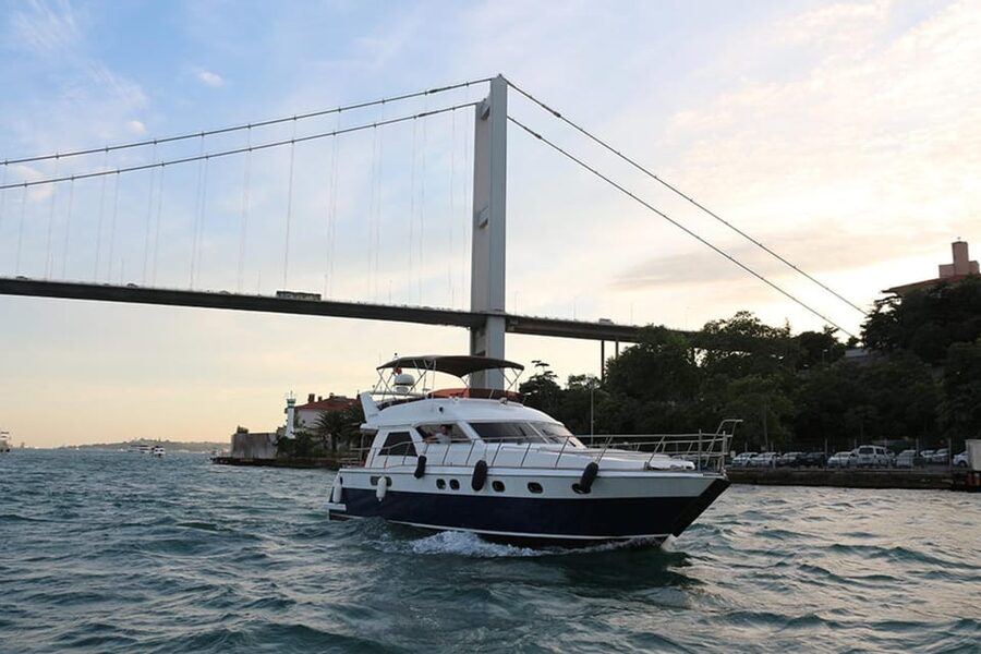 Istanbul: Luxury Yacht Tour at Sunset w Snacks - The Yacht Experience: Indoor Comfort and Outdoor Photo Time
