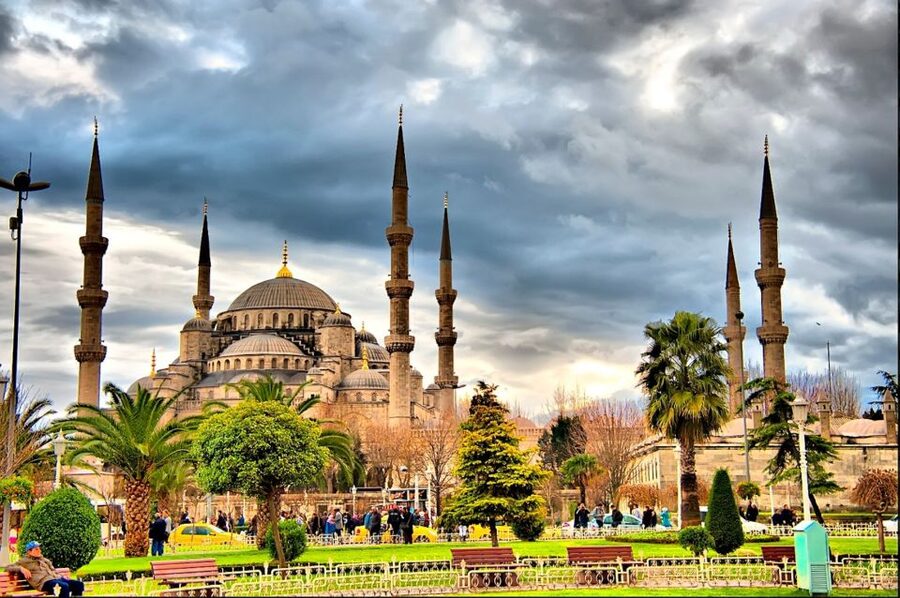 Istanbul: Old City Full-Day Tour with Lunch and Hotel Pickup - Grand Bazaar and Lunch: Bargaining, 4,000 Shops, and a Real Break