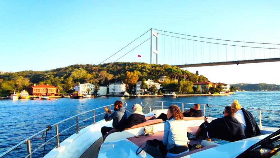 Istanbul: Old City Tour and Luxury Sunset Bosphorus Cruise - A full Istanbul day that pays off at sunset