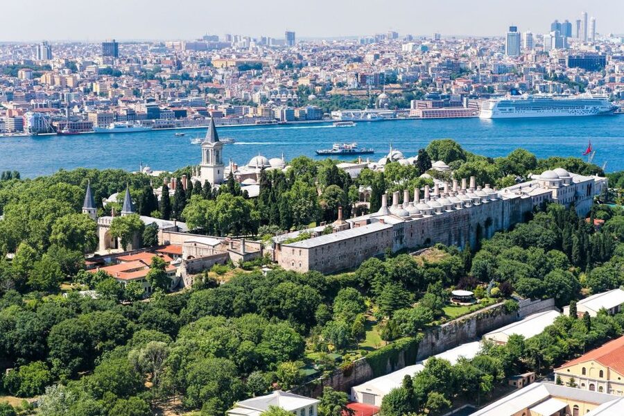 Istanbul: Old City Tour and Luxury Sunset Bosphorus Cruise - Topkapi Palace exhibitions: more than one building