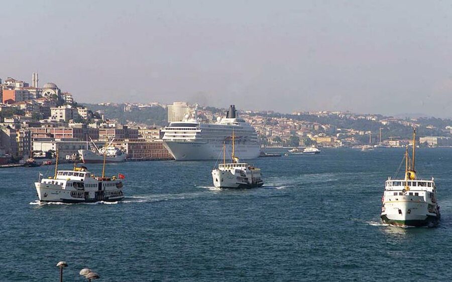 Istanbul: Old Town Highlights Tour & Bosphorus Cruise - Sultanahmet in one day: why this order works