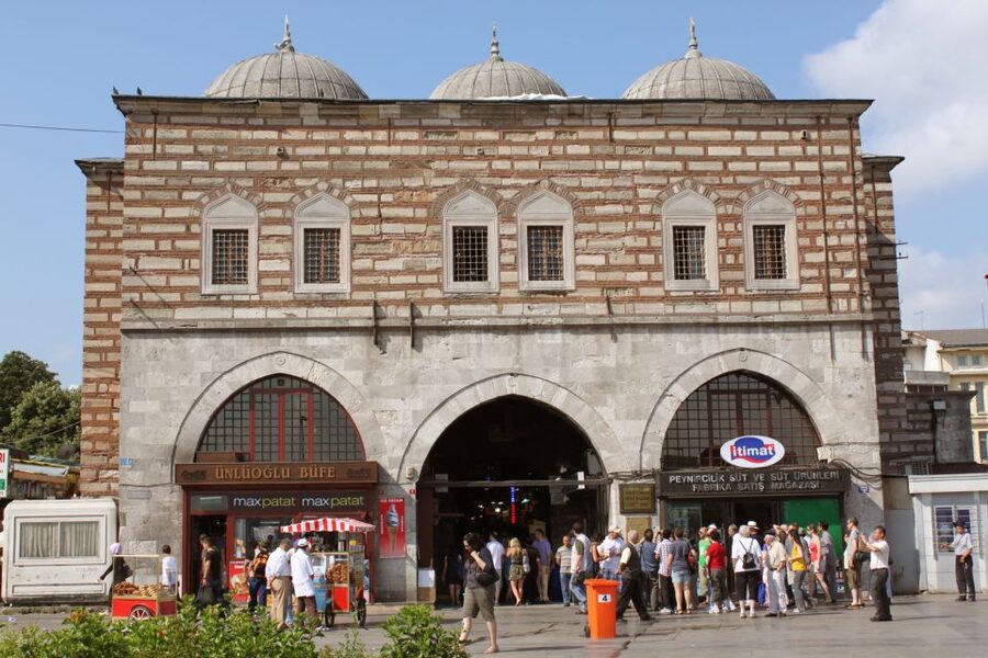 Istanbul: Old Town Highlights Tour & Bosphorus Cruise - Value and logistics: what your $141 covers