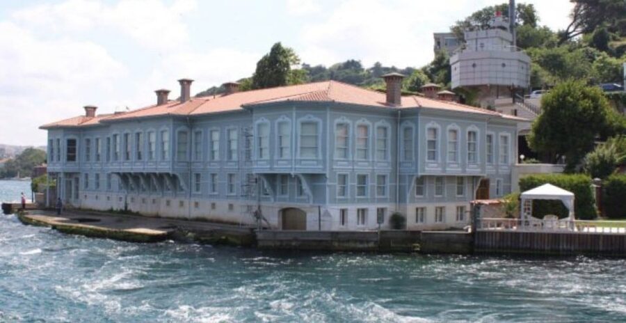 Istanbul: Private Bosphorus Cruise By Luxury Yacht - FAQ