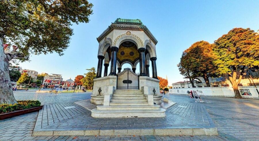 Istanbul: Private Guided Walking Tour - Picking your starting point in Sultanahmet (and why it helps)