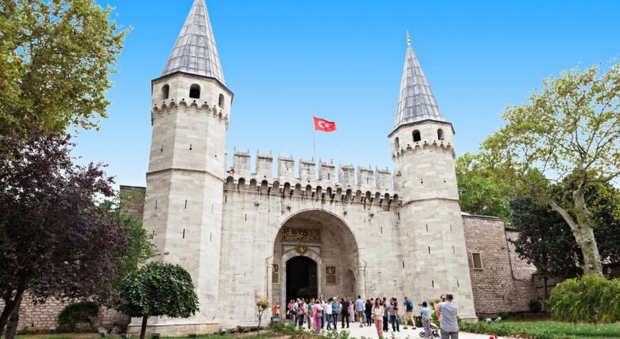 Istanbul: Private Guided Walking Tour - Grand Bazaar browsing: how to shop without turning it into a maze