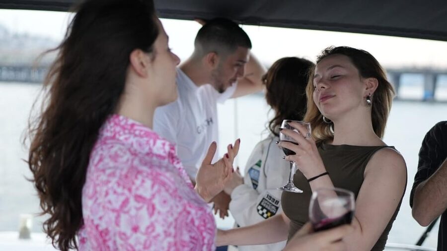 İstanbul:Private Luxury Yacht on Bosphorus 14 Meter(46 feet) - Key points to know before you book
