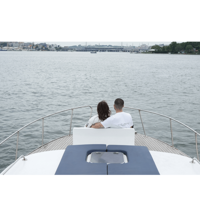 İstanbul:Private Luxury Yacht on Bosphorus 14 Meter(46 feet) - Transfers and guides: what to consider for a smooth experience