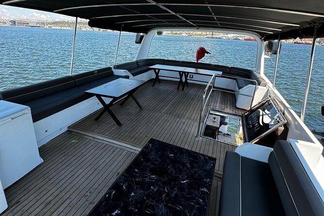 Istanbul Private Luxury Yacht on Bosphorus 25 Meter 82 Feet - Why a private Bosphorus yacht beats the big-boat vibe