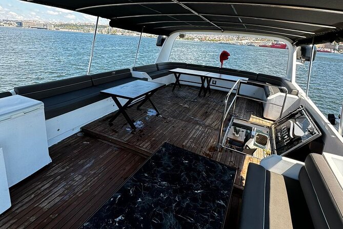 Istanbul Private Luxury Yacht on Bosphorus 25 Meter 82 Feet - Who should book this Bosphorus yacht cruise