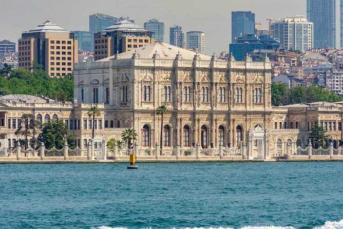 Istanbul Private Luxury Yacht on Bosphorus - Maiden Tower Photo Moment While You Sail to the Finish