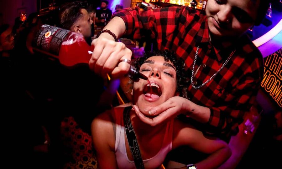Istanbul: Rooftop Pub Crawl with Party Bus - How the 7-Hour Rooftop Crawl Actually Feels in Real Life