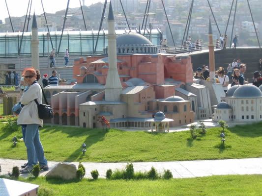 Istanbul's Golden Horn, Eyüp, Miniatürk & Pierre Loti Tour - Pierre Loti café and the poet’s viewpoint: walk, sip, and look
