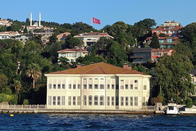 Istanbul's Golden Hour: Bosphorus Sunset Cruise By Boat - Kuleli Military High School and the Asian shoreline: more than just palaces