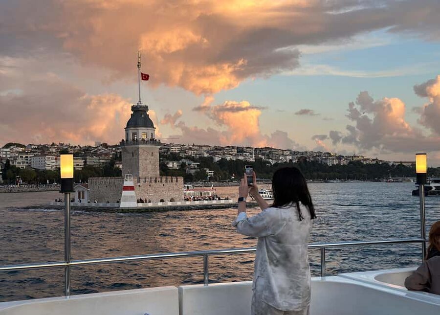 İstanbul: Small-Group Sunset Cruise & Audio Guide w/Snack - Dolmabahçe Palace and Maiden Tower: why the water view matters