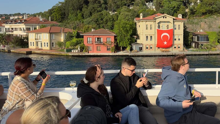 İstanbul: Small-Group Sunset Cruise & Audio Guide w/Snack - Deck comfort, timing, and sunset realities