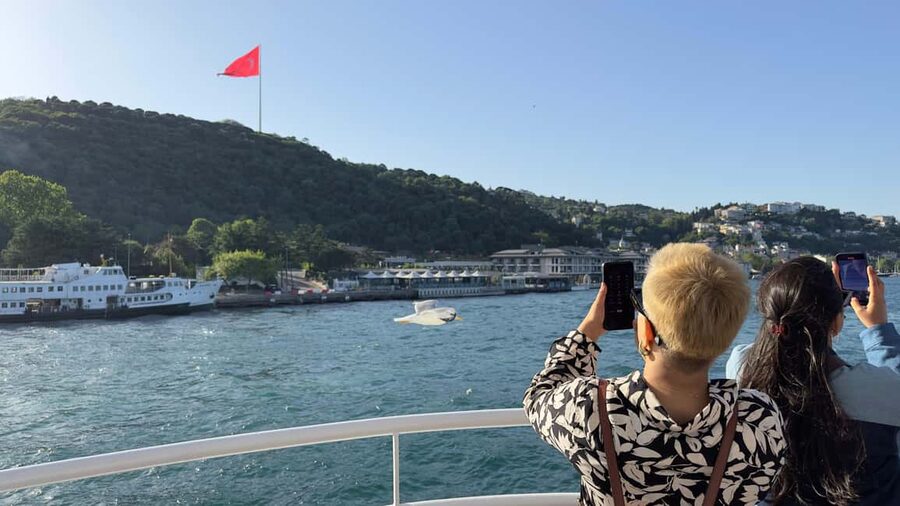 İstanbul: Small-Group Sunset Cruise & Audio Guide w/Snack - Boat swaps and what to do if your exact yacht isn’t available