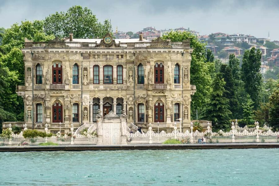 İstanbul: Small-Group Sunset Cruise & Audio Guide w/Snack - Audio guide in 9 languages: use it like a mini museum