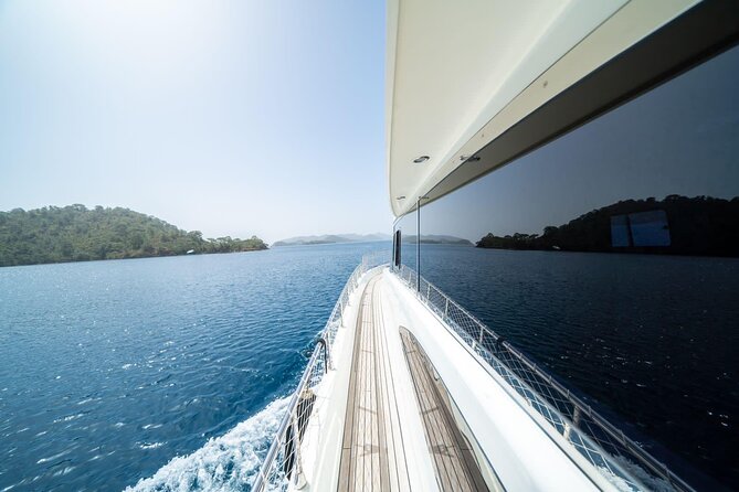 Istanbul: Small-Group Yacht Cruise with Snacks, Sunset or Daytime - Small-group yacht pace: what the 2-hour experience feels like