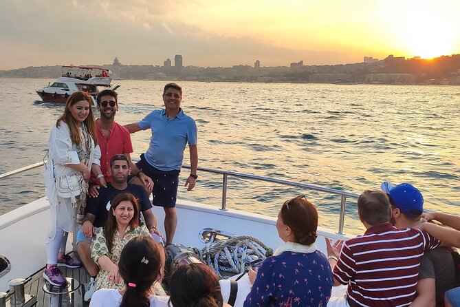 Istanbul Sunset Cruise on Luxury Yacht - Guided Group Cruise - Rumeli Hisarı to Anadolu Hisarı: fortresses that explain the strait